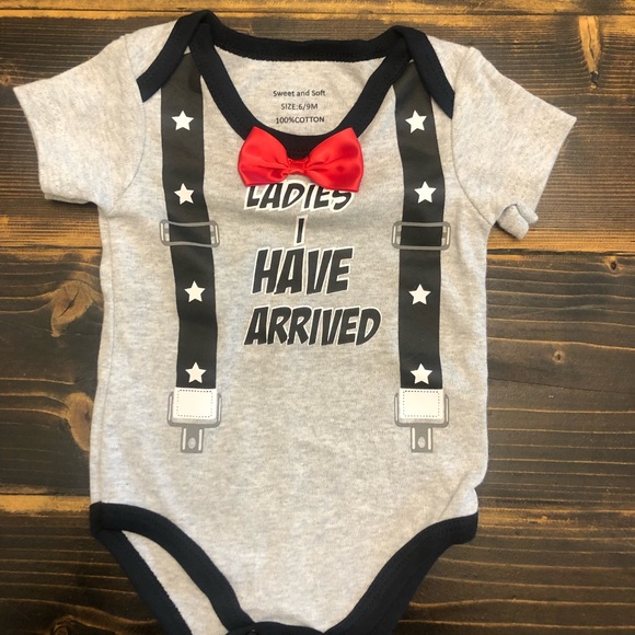 NWOT- LADIES I HAVE ARRIVED! Adorable Onesie SZ 6/9 Months 100% Cotton - Picture 3 of 3